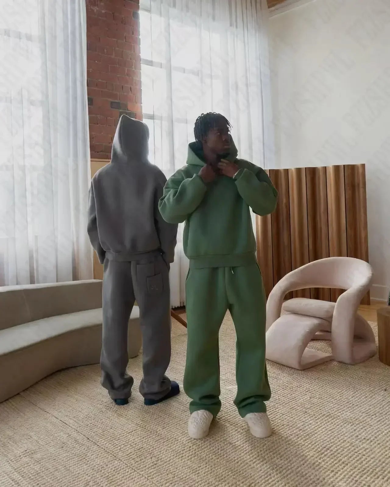 "Ensemble jogging et hoodie"